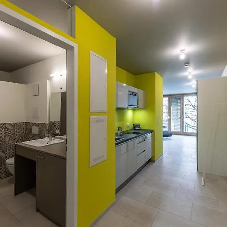 Aparthotel West *